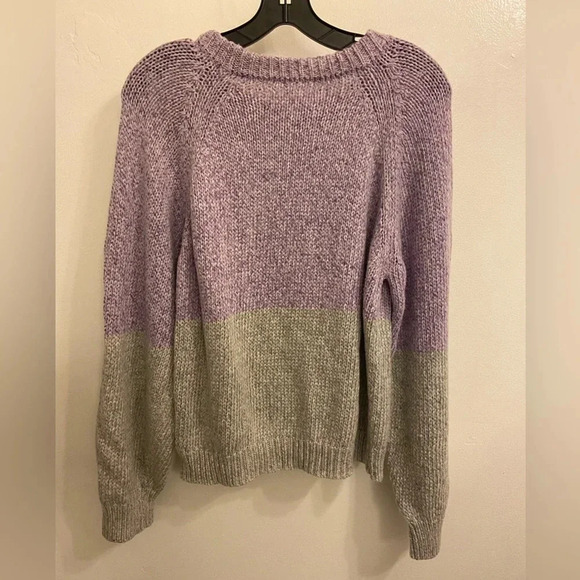 Velvet by Graham & Spencer Skylar Crewneck Colorblock Sweater Lilac Medium - Picture 3 of 7